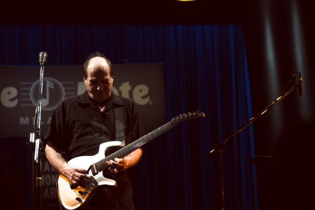 Adrian Belew (06)